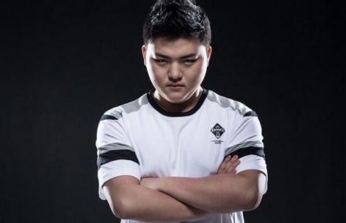 Uzi在拜仁比赛中高光表现,突破纪录引发热议! Uzi在拜仁比赛中高光表现,突破纪录引发热议!